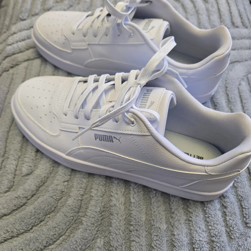 Puma Men's All White Sneakers Size 10.5 Like New - Picture 3 of 7